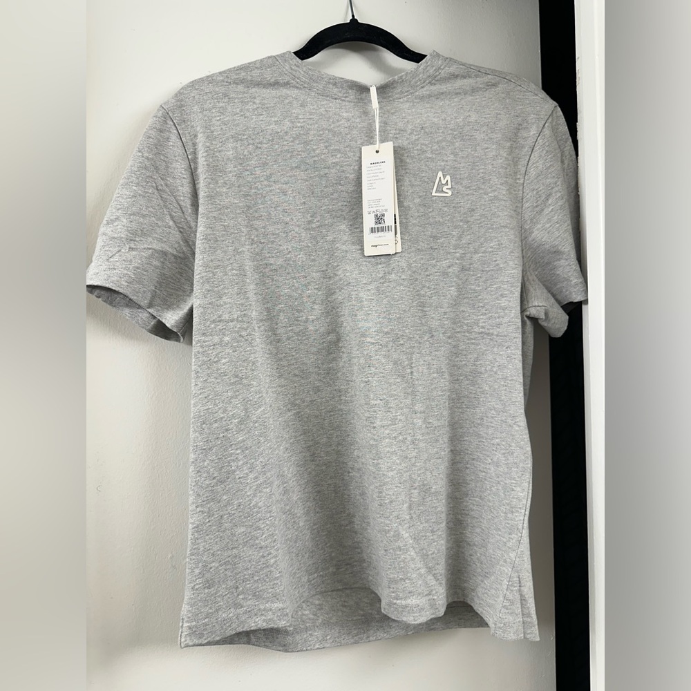 NWT $65 MAGNLENS Men’s Basic Tee Shirts Gray Boxy T Shirt Grey Small S With Logo